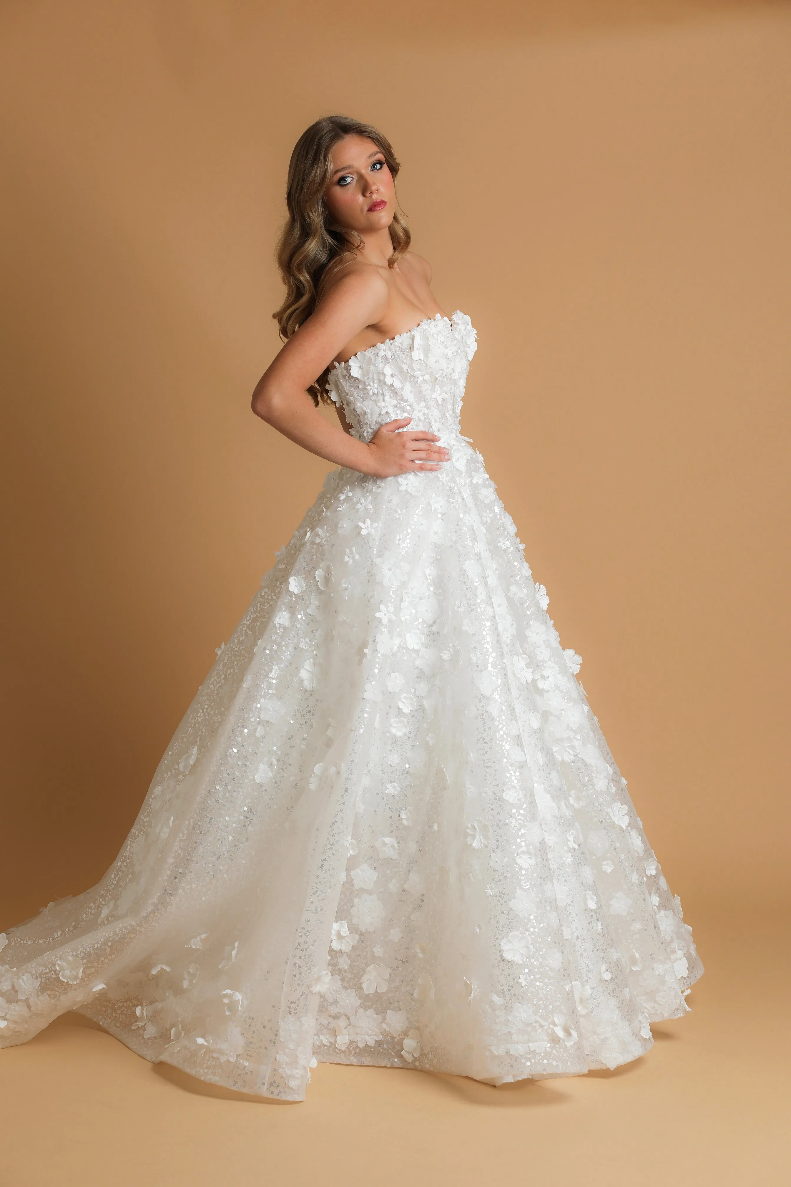 Strapless sparkling 3D flower wedding dress